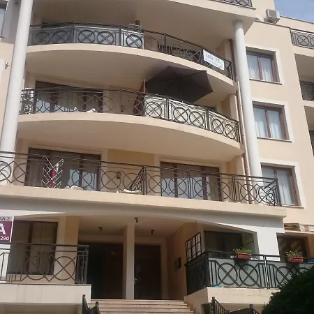 Апартамент Krassy Summer